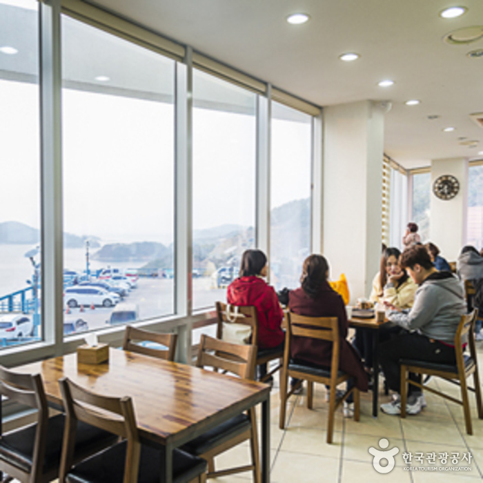 달아공원 입구 ‘노을과 바다’ 카페