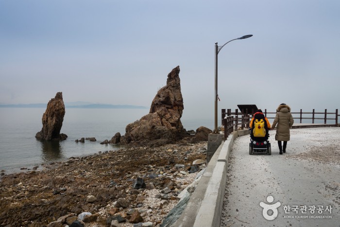 구봉도 선돌 해안 산책로