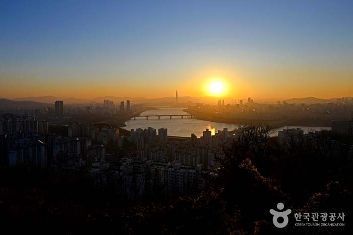 매봉산공원 팔각정에서 본 일출