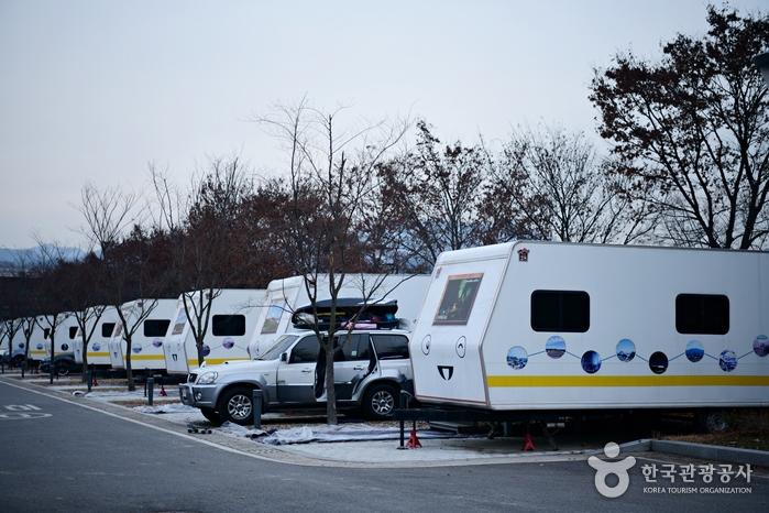 야영장, 캐러밴, 산책로 등 다양한 휴양 시설을 갖춘 한탄강관광지