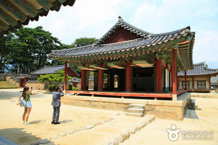 영주 소수서원의 중심 건물인 강학당