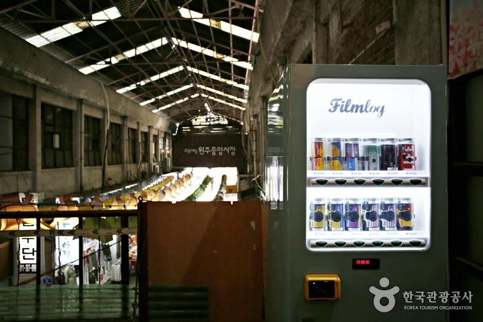 미로예술시장과 어울리는 업사이클링 카메라 자판기