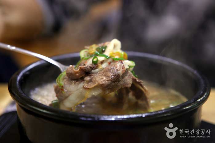 강산이 세 번 변해도 변함없이 지켜온 곰탕