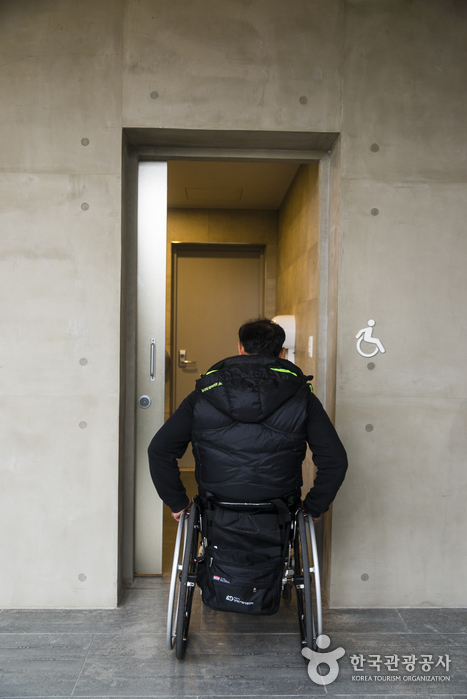 다블뤼기념관 1층 장애인화장실