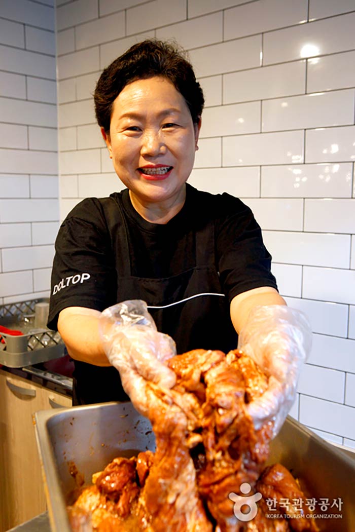 옛날 돼지갈비 맛을 재현한 1대 사장님