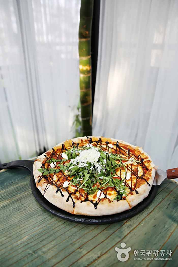 대나무 새순 페스토를 가미한 요리도 맛볼 수 있다