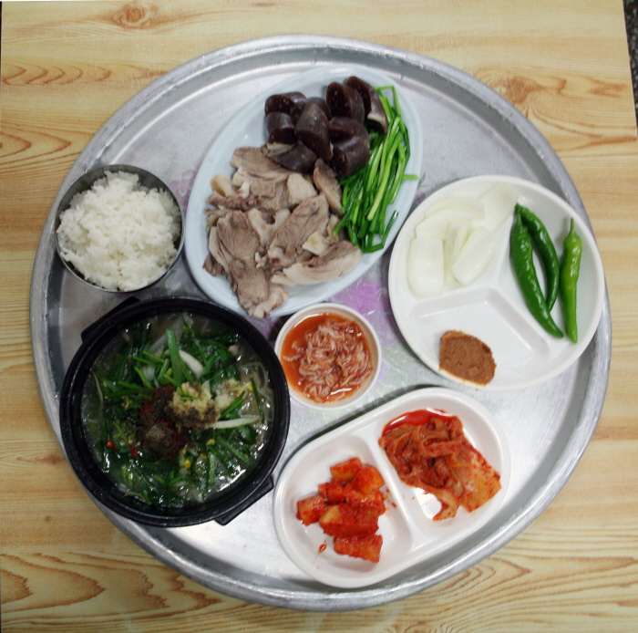 동네수육국밥 이미지