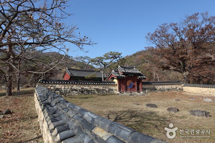 간결하고 소박한 서원 건축의 특징이 보이는 음성 운곡서원