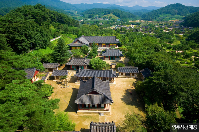 우리나라에서 처음 사액을 받은 소수서원 전경 <사진제공:영주시청>