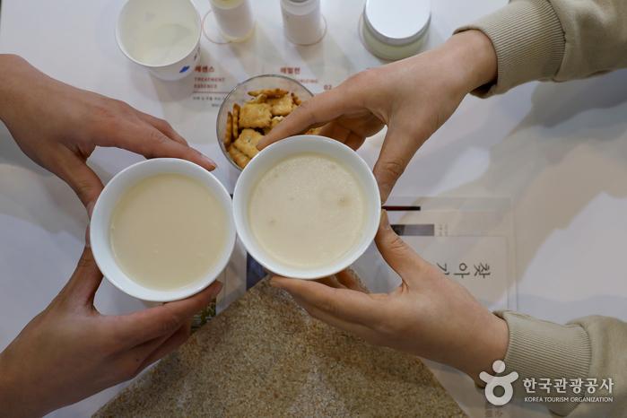 몸에 좋고 맛도 좋은 술로 건배!