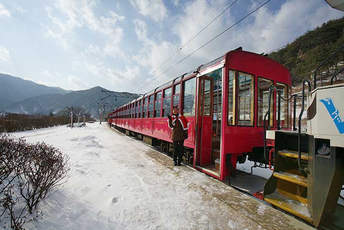 분천역에 정차한 V-train<사진 제공·봉화군청>