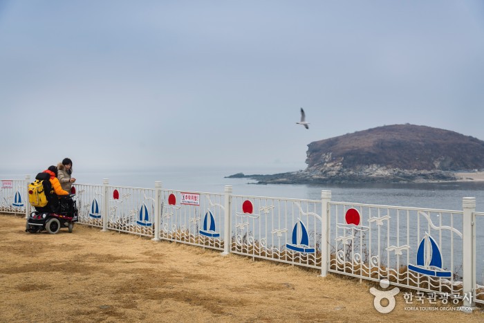 시화나래조력공원 산책로