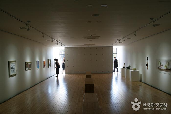 예술과 전원 풍경 깃든 '힐링' 공간, 남원시립김병종미술관과 ...