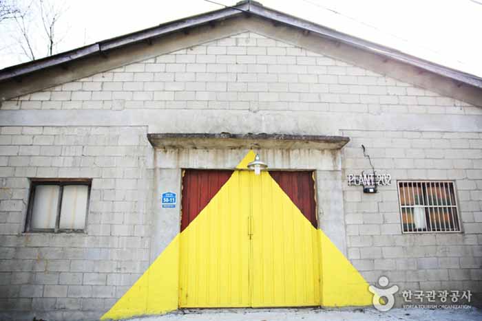 옛 가구공장을 카페로 개조했다