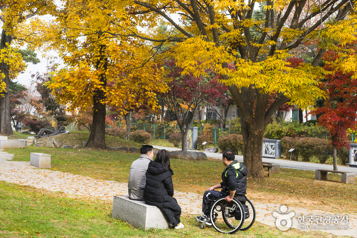 늦가을, 단풍으로 물든 솔뫼성지