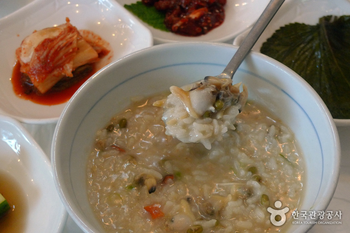 변산명인의 바지락죽 한 그릇
