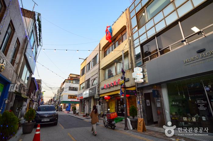 중앙동 일대는 일제강점기에 ‘작은 명동’으로 통한 익산의 오랜 번화가다.