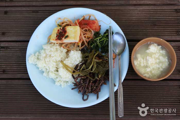 양껏 담아 먹는 뷔페식