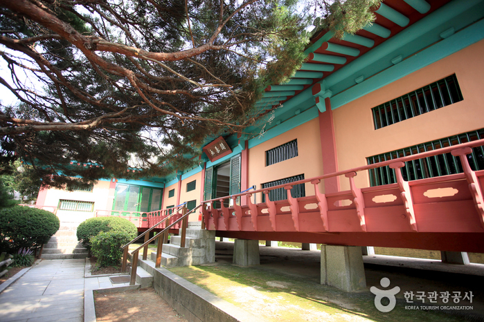 서애의 유품이 전시된 영모각