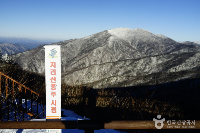 노고단 고개 옆 지리산 종주 시점