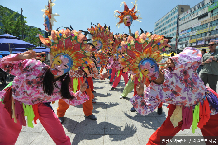 이국적인 축제가 자주 벌어지는 안산다문화마을특구  <사진제공:안산시외국인주민지원본부>