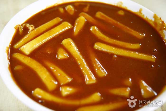 “황떡”의 중간매운맛 떡볶이