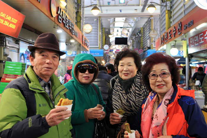 온양온천시장의 대표 간식거리 오색호떡