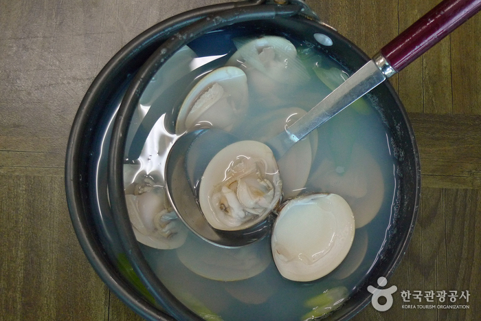 국물이 뽀얀 백합탕