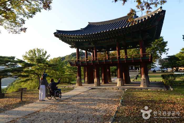 관아를 드나들던 외삼문인 금남루