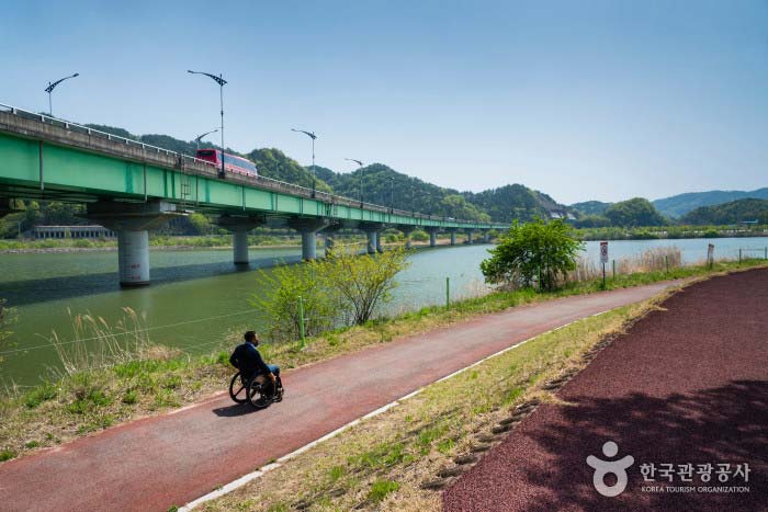 황강군민체육공원 인근