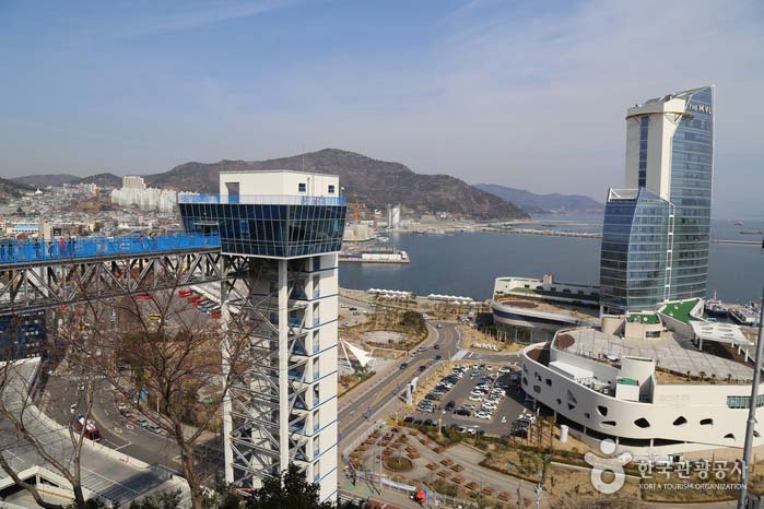 해야정류장 풍경. 멀리 마블호텔이 보인다