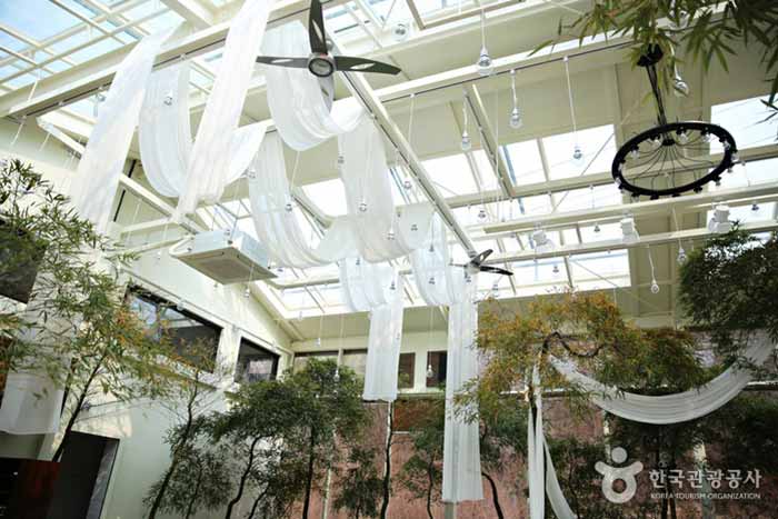 작은 연회장도 운영한다