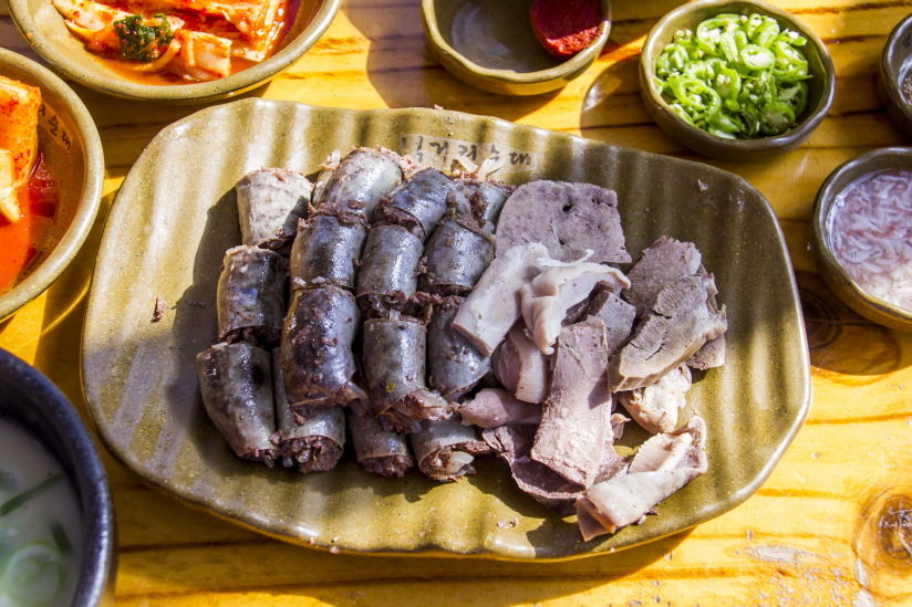 병천 순대는 누린내가 나지 않고 깊은 맛이 특징이다.