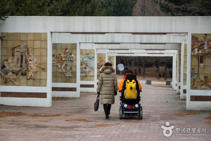 단원조각공원에 있는 단원 그림 부조벽화