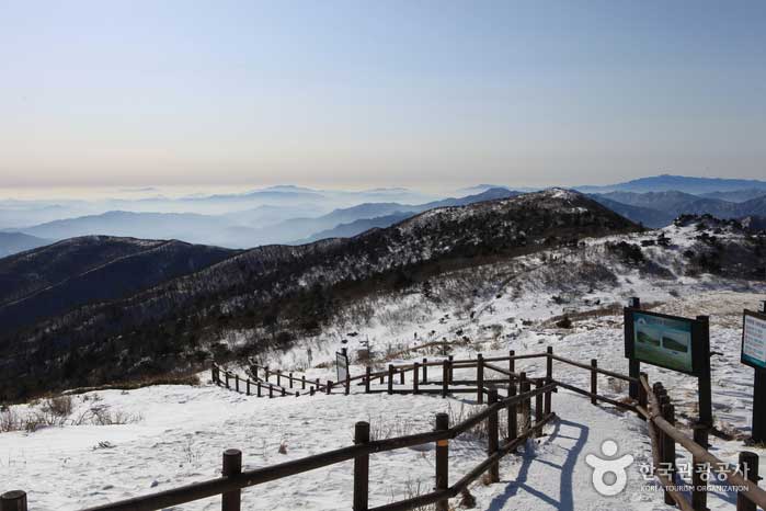 향적봉에서 중봉으로 향하는 길