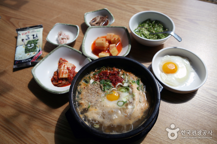 시원한 맛이 일품인 전주 콩나물국밥