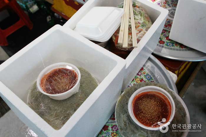 저렴하고 푸짐하게 실치회를 맛볼 수 있다