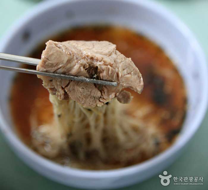 편육을 막국수에 곁들여 먹으면 더욱 맛나다