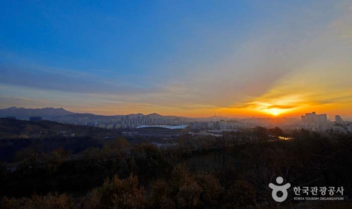 하늘공원 동쪽 포토존에서 본 일출